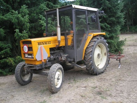 Renault 421m met cultivator.JPG